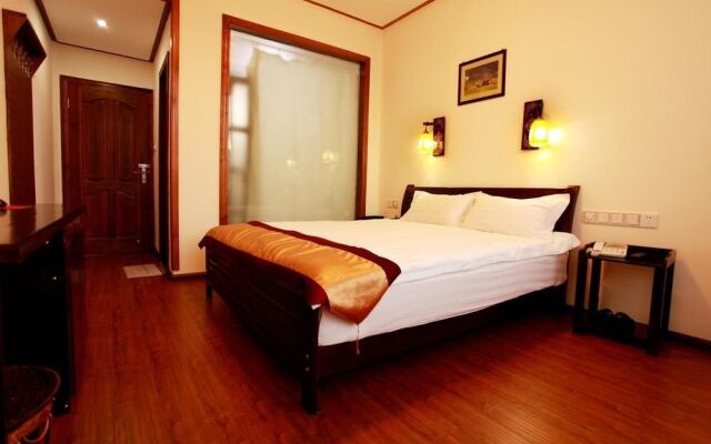 Red Eight Commercial Hotel