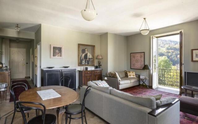 Luxury 2 bed apartment, central location with mountain views