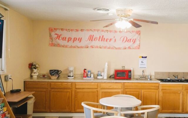 Grand View Plaza Inn & Suites