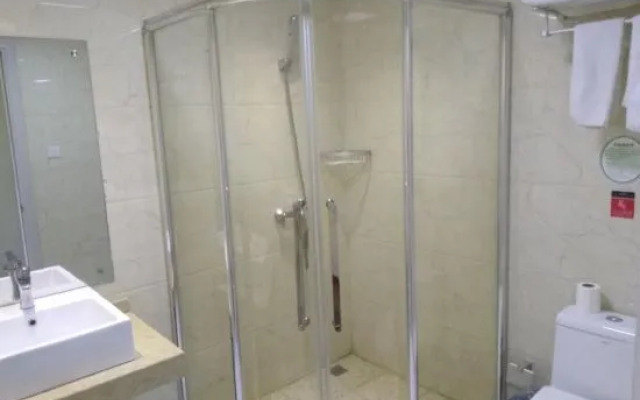 Pinghu Golden Bay Hotel