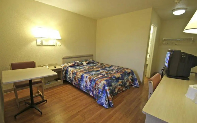 Motel 6 Manhattan Kansas