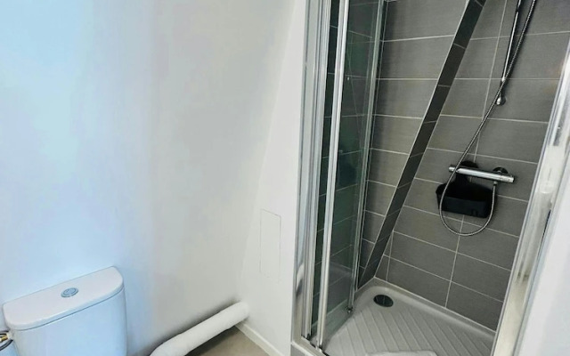 We Live In R - Duplex 504