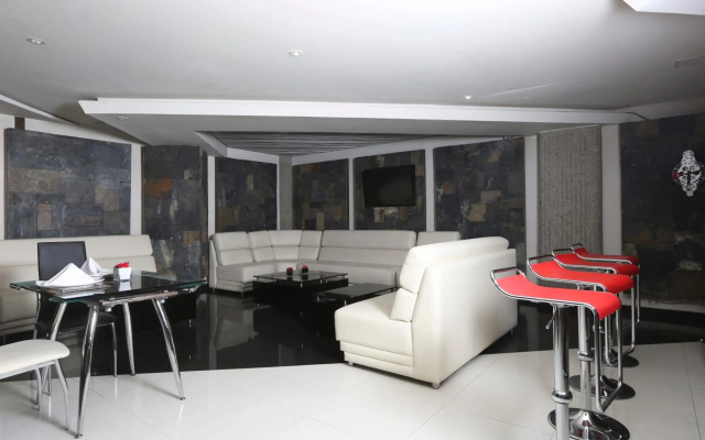 Hotel Suites 108