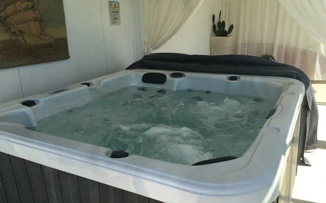 Room in B&B - Suitebeach bnb and Resort