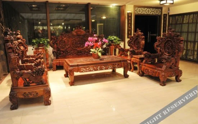 Shangri-La Holiday Manor
