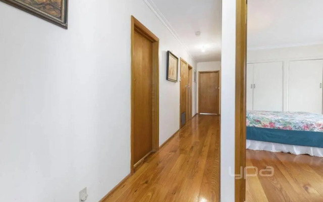 Rosebud Beachhouse Across from Beach