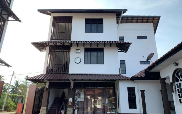 Wan Danisha Villa Inn