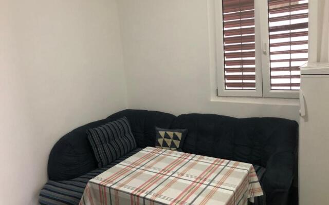 Apartman Sutomore 8 osoba