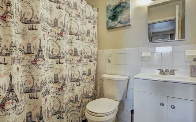 Modern Apartment minutes to NYC