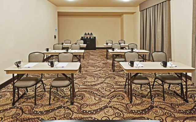 Holiday Inn Express & Suites Oklahoma City Nw-Quail Springs