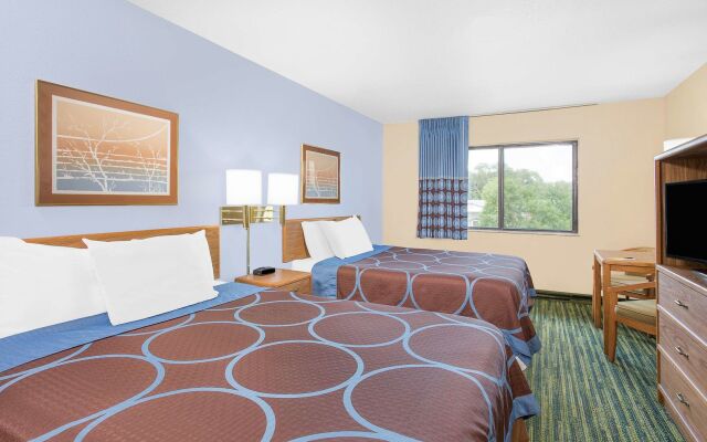 Boarders Inn & Suites by Cobblestone Hotels - Waterloo/Cedar Falls