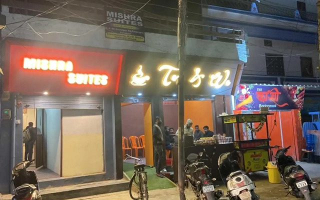 OYO HOME 70169 Mishra Suites