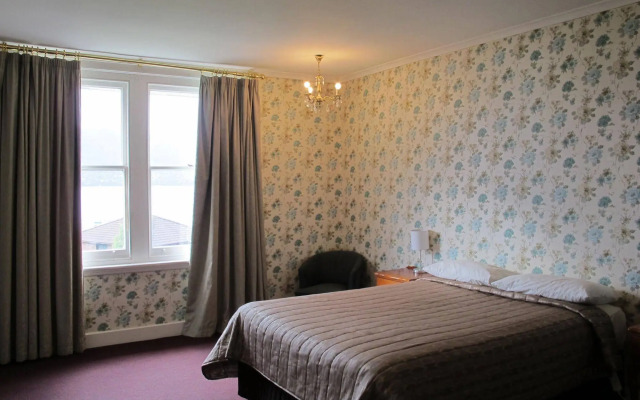 Riverfront Motel & Restaurant