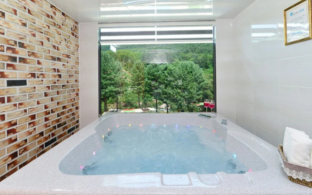 Funnymungmung Galaxy House