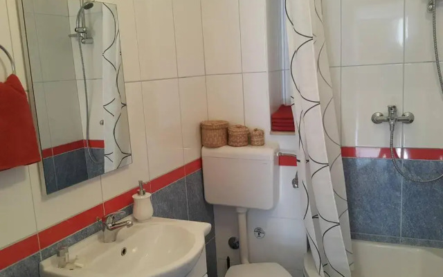 Cozy Apartment w/ WiFi+Parking+2 Bikes