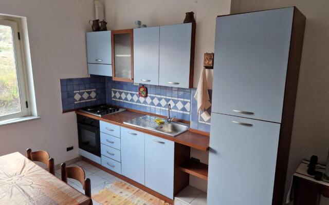 Miriam 21, a 300 metri dal mare