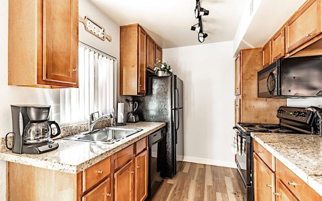 Sunscape Getaway 1BR by Casago