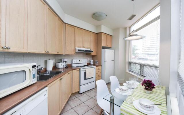 Amazing 2BR & 2BTH - Near Square One Mall