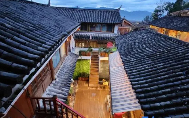 Ruochen Xuyu (Morning's Preface) Lion Hill Naxi Courtyard