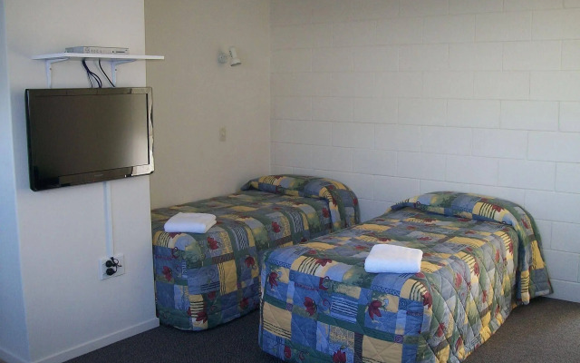 Cedar Court Motel