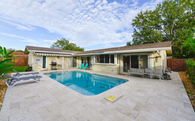 Luxurious 3BR Pool House. Lovely Place