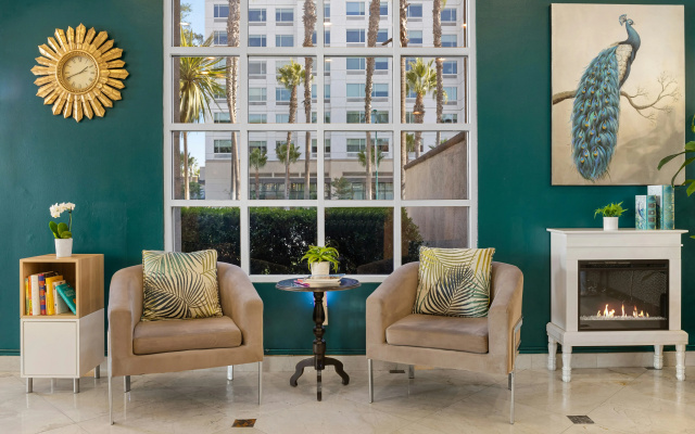 Peacock Suites