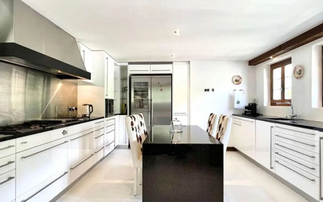 7-bedroom Chalet With Private Pool