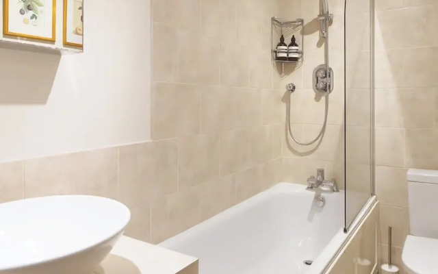 Colourful House 3 Bed Apt - Notting Hill