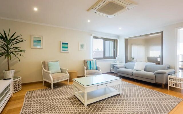 Beautiful 3BR Beachside Apt in Cottesloe!