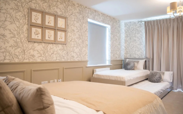 6 Bedroom New Build Detached House in Bicester