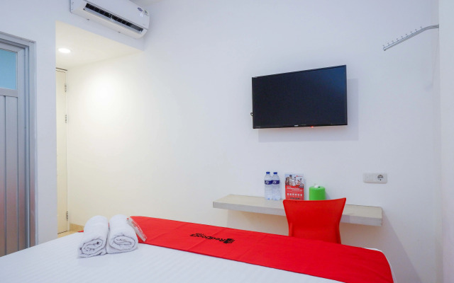 RedDoorz near Mall Ratu Indah 3