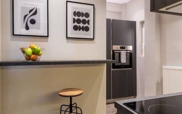 1B · The Beehive Apartment with Luxury Interior