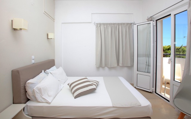 Iraklis Studios & Apartments