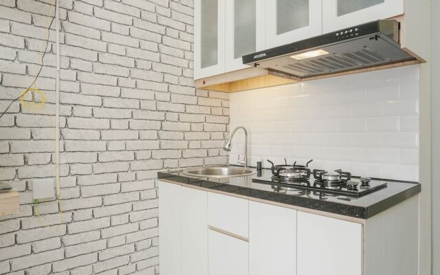 Comfy and Beautiful Studio Green Pramuka Apartment