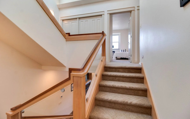 Rooftop Deck Walk to River Downtown Fire pit