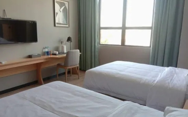 Danzhou Guanlan Shangpin International Hotel