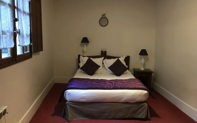 Hotel Raymond VII