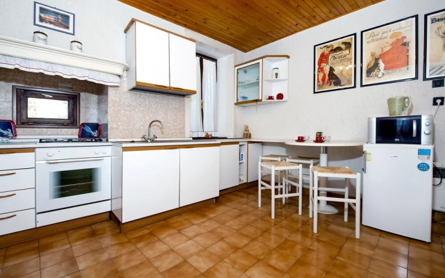 Carera Seaview Apartments