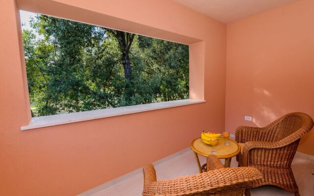 Spacious apt With Lodge Just 40m From the Beach