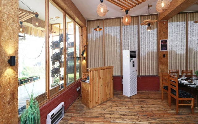 Oyo 14802 Hotel Virus Bistro