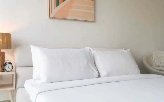 An Exceptional Studio in JVC That Sleeps 2