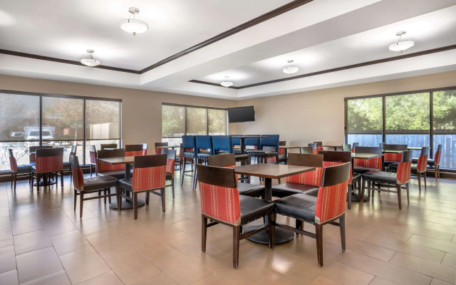 Comfort Suites Old Town Spring