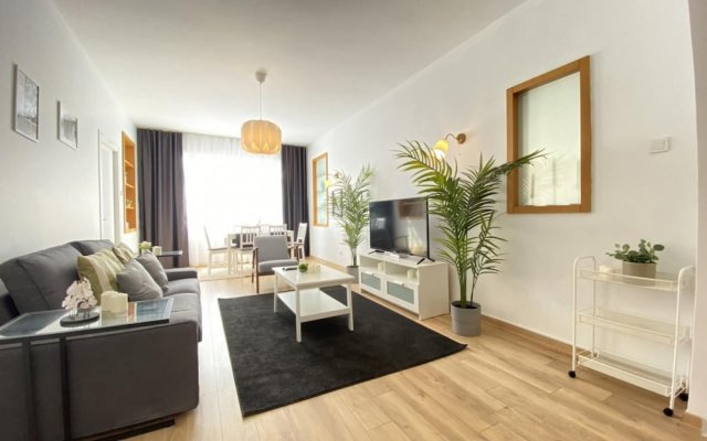 Stylish Flat Near Bagdat Street in Kadikoy