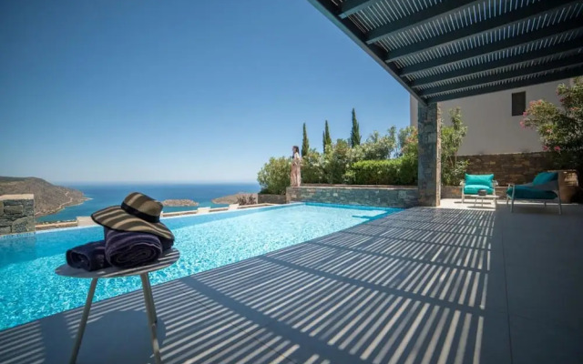Sea View 6 Bedroom Villa With a Heated Pool