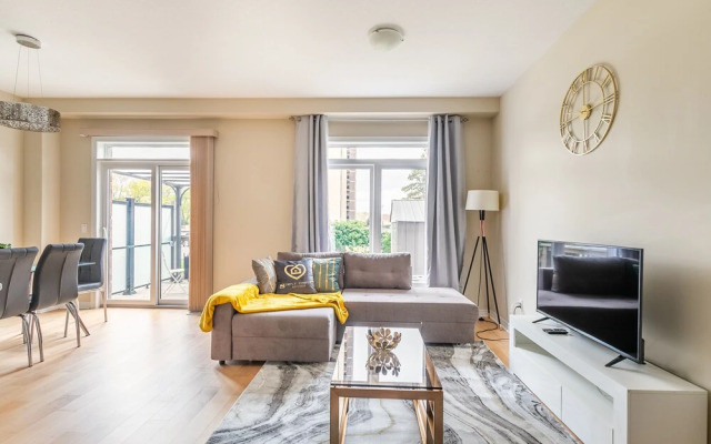 Modern 3BR 2BA Townhome in Lakeshore