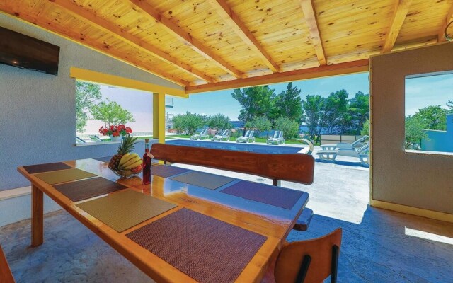 Nice Home in Kastel Kambelovac With Wifi and 4 Bedrooms