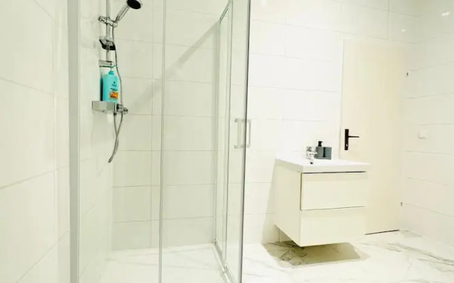 5BR Apt 10min to Matzleinsdorfer