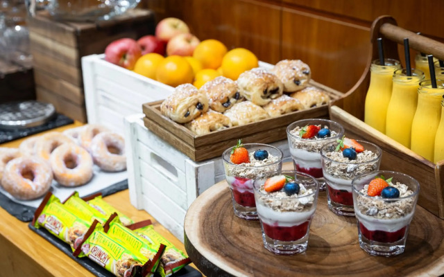 Holiday Inn Reading South M4 Jct11 by IHG