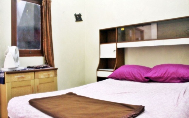 Rumah Teman Backpacker – Guest Rooms – Semarang