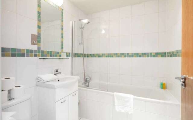 Modern 2bed 2bath Near the Oval